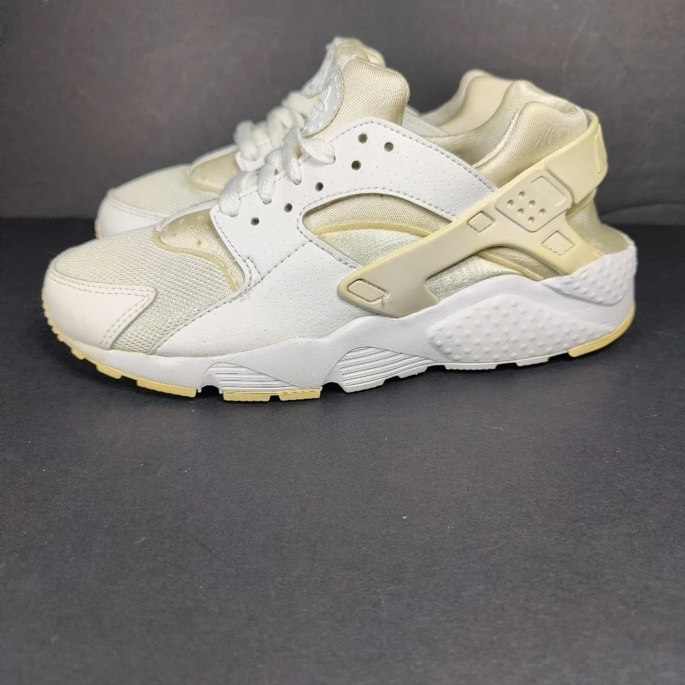 Nike Air Huarache Triple White Flyknit Mesh Youth Big Girl Sneakers Size 7Y